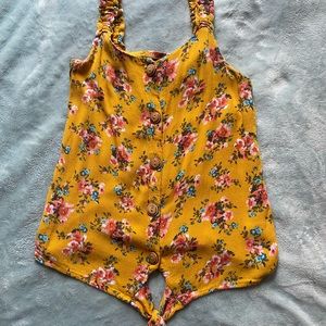 yellow floral button up tank top with knot.